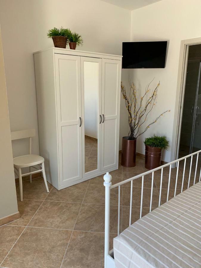 לינה וארוחת בוקר מלנדוניו Le Tre Colonne מראה חיצוני תמונה